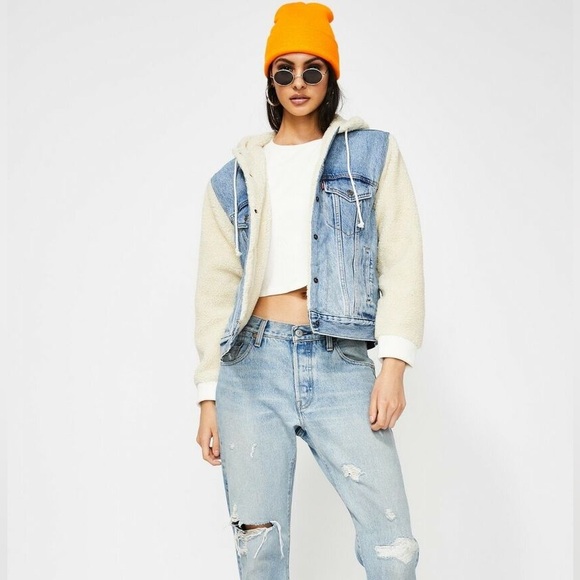 LIKE NEW Levi’s Premium Ex Boyfriend sherpa lined denim trucker jacket - Picture 1 of 14